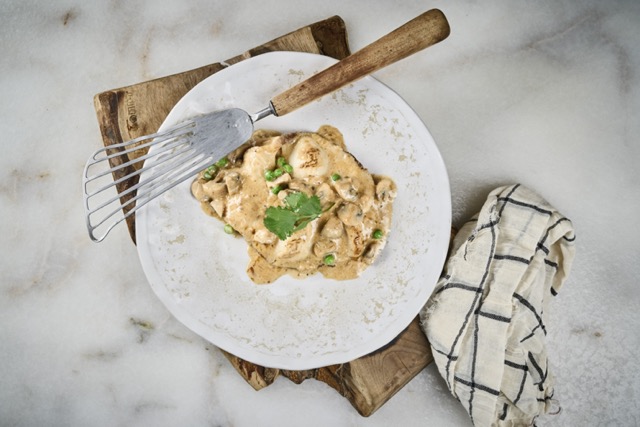 Tintorera con salsa de crema de champiñones
